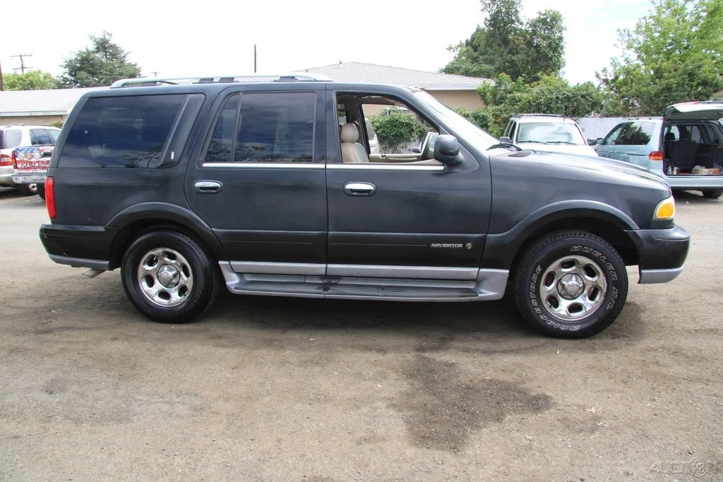 2000 Lincoln Navigator 1st Gen - Image 10 of 21