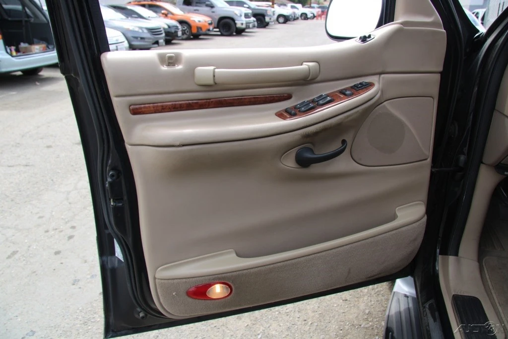 2000 Lincoln Navigator 1st Gen - Image 15 of 21