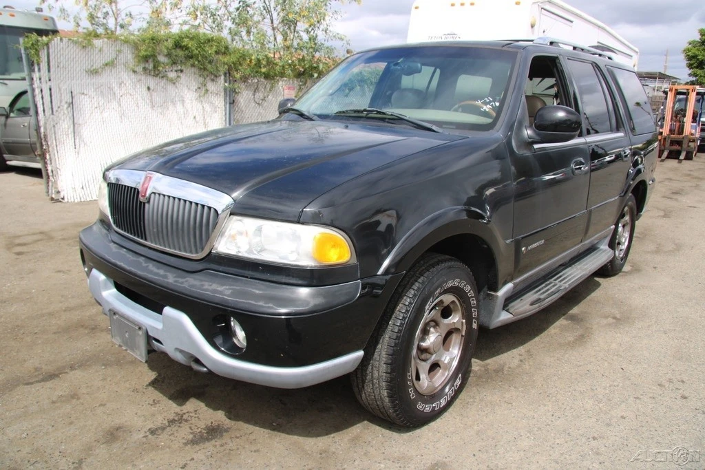 2000 Lincoln Navigator 1st Gen - Image 2 of 21