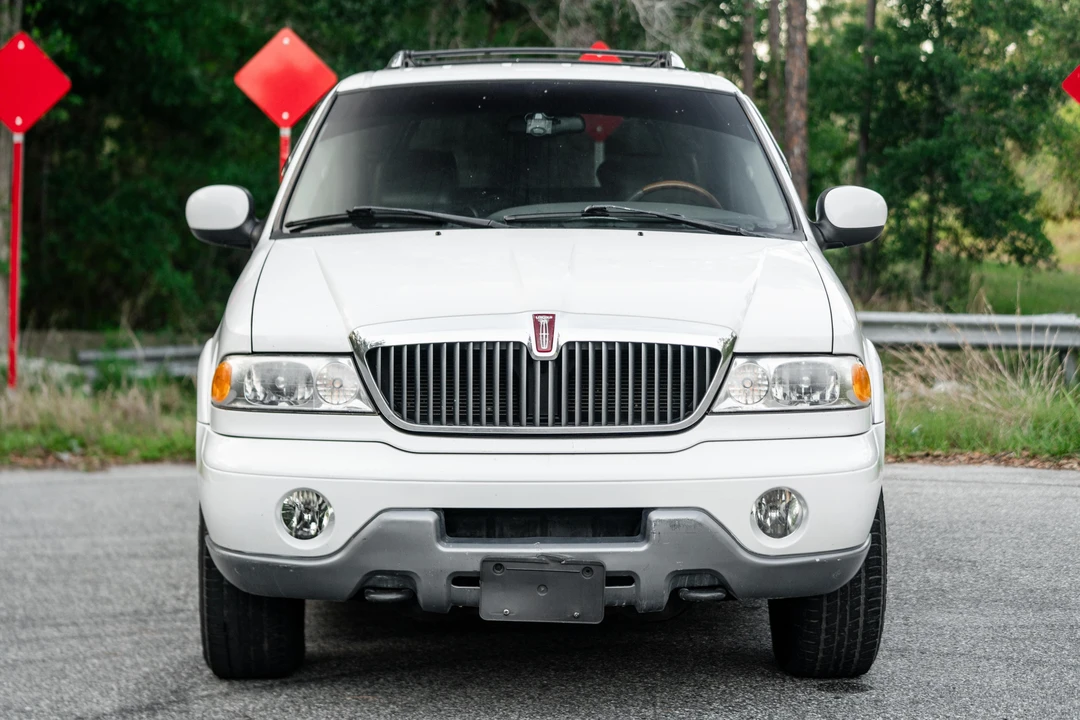 2000 Lincoln Navigator 1st Gen - Image 2 of 31