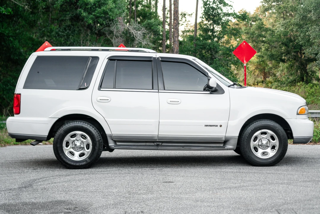 2000 Lincoln Navigator 1st Gen - Image 3 of 31