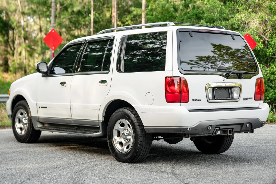 2000 Lincoln Navigator 1st Gen - Image 4 of 31