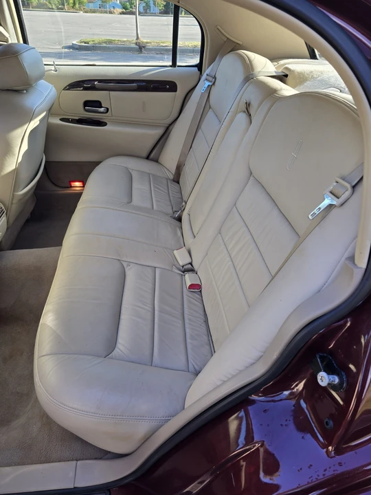 2000 Lincoln Town Car - Image 6 of 17