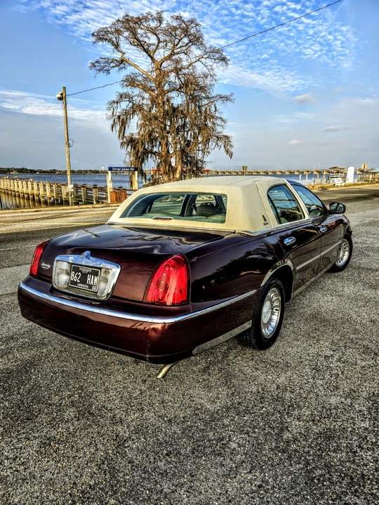 2000 Lincoln Town Car - Image 17 of 17