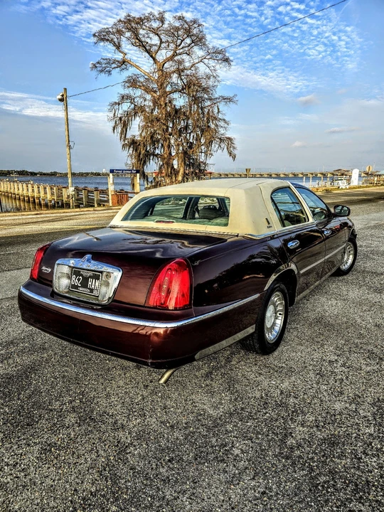 2000 Lincoln Town Car - Image 15 of 21