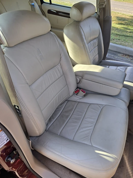 2000 Lincoln Town Car - Image 4 of 17