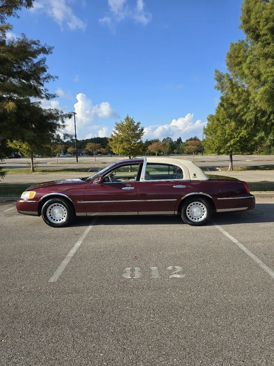 2000 Lincoln Town Car - Image 14 of 21