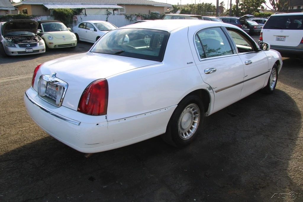 2000 Lincoln Town Car - Image 4 of 21