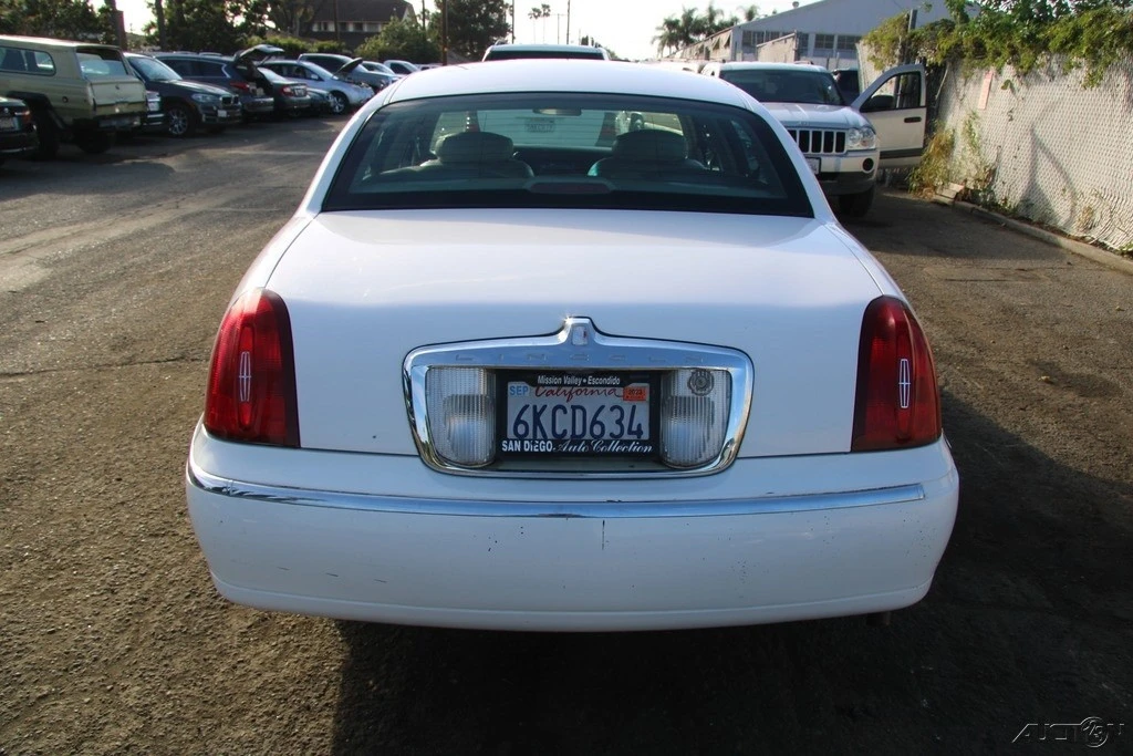 2000 Lincoln Town Car - Image 5 of 21