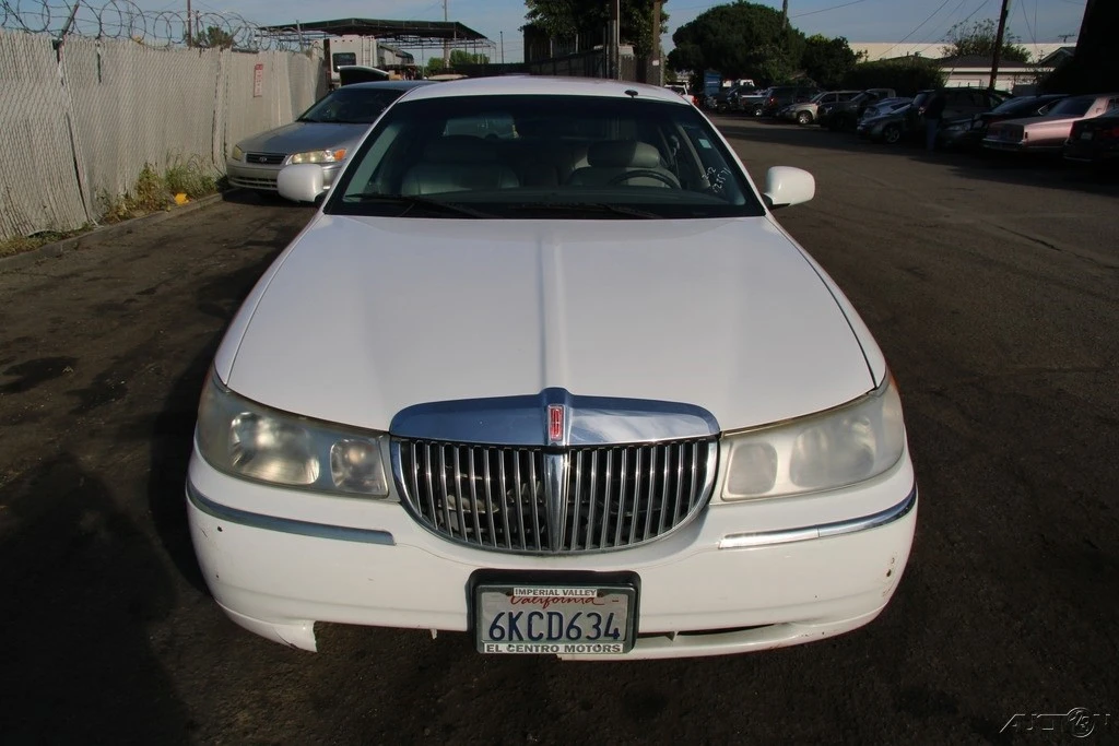 2000 Lincoln Town Car - Image 10 of 21