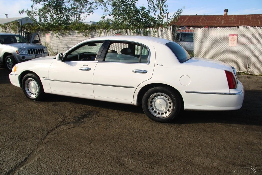 2000 Lincoln Town Car - Image 7 of 21