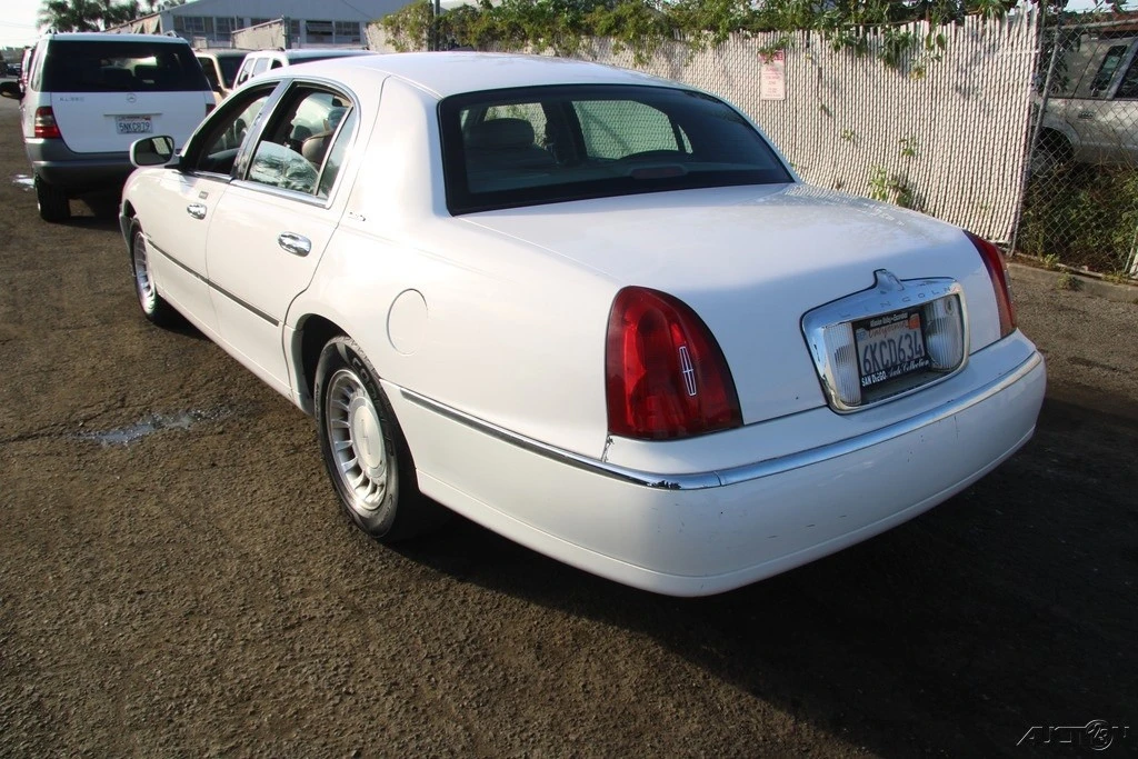 2000 Lincoln Town Car - Image 6 of 21