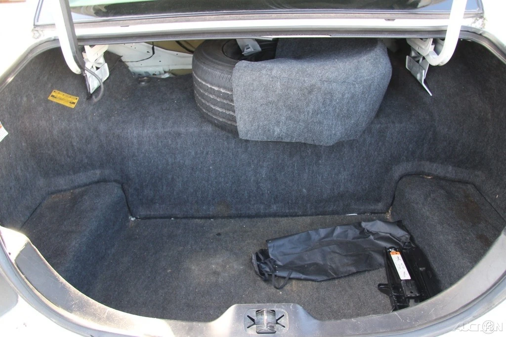 2000 Lincoln Town Car - Image 19 of 21