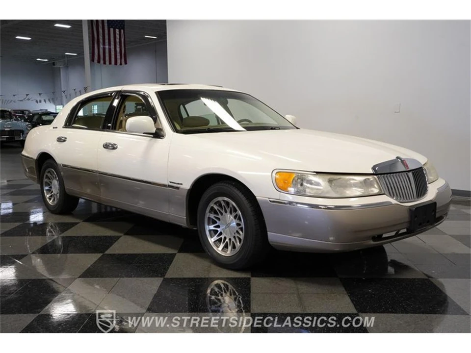 2000 Lincoln Town Car - Image 15 of 31