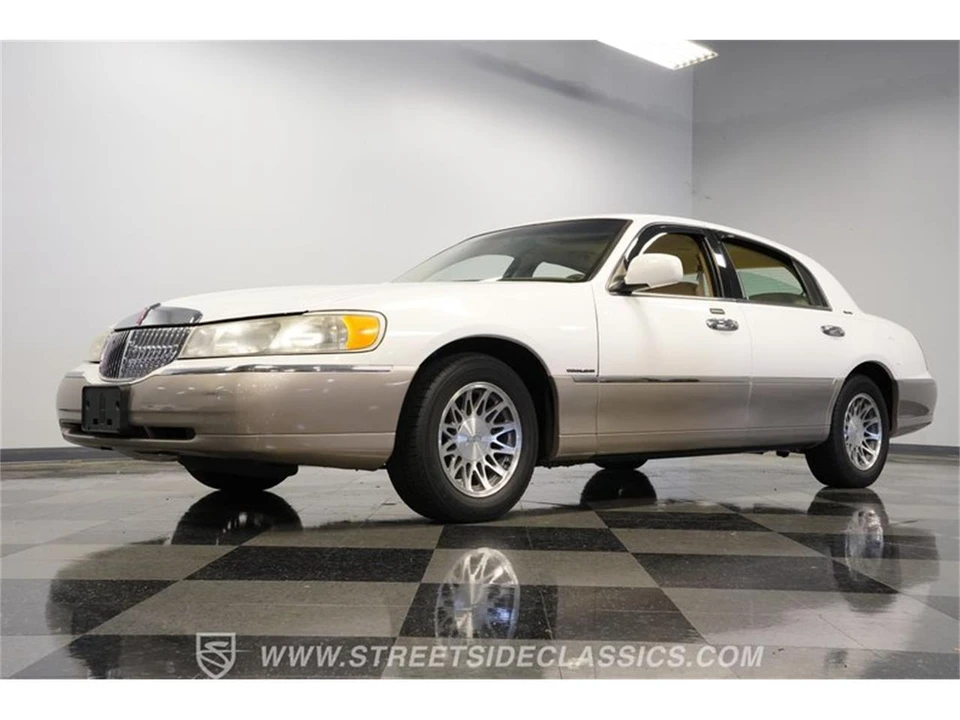 2000 Lincoln Town Car - Image 20 of 31