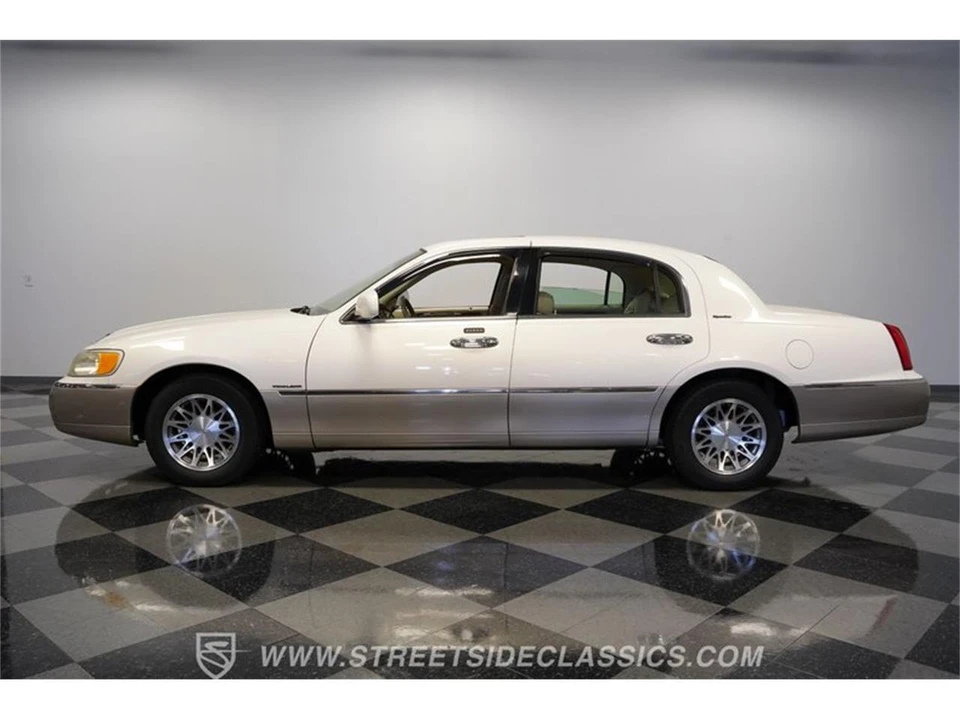 2000 Lincoln Town Car - Image 6 of 31
