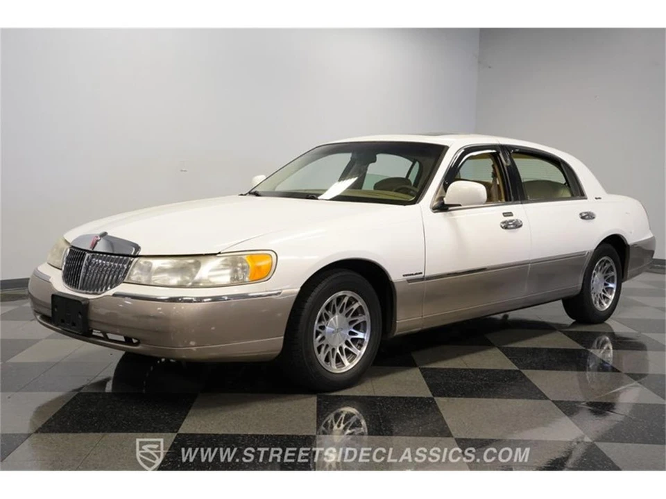 2000 Lincoln Town Car - Image 4 of 31