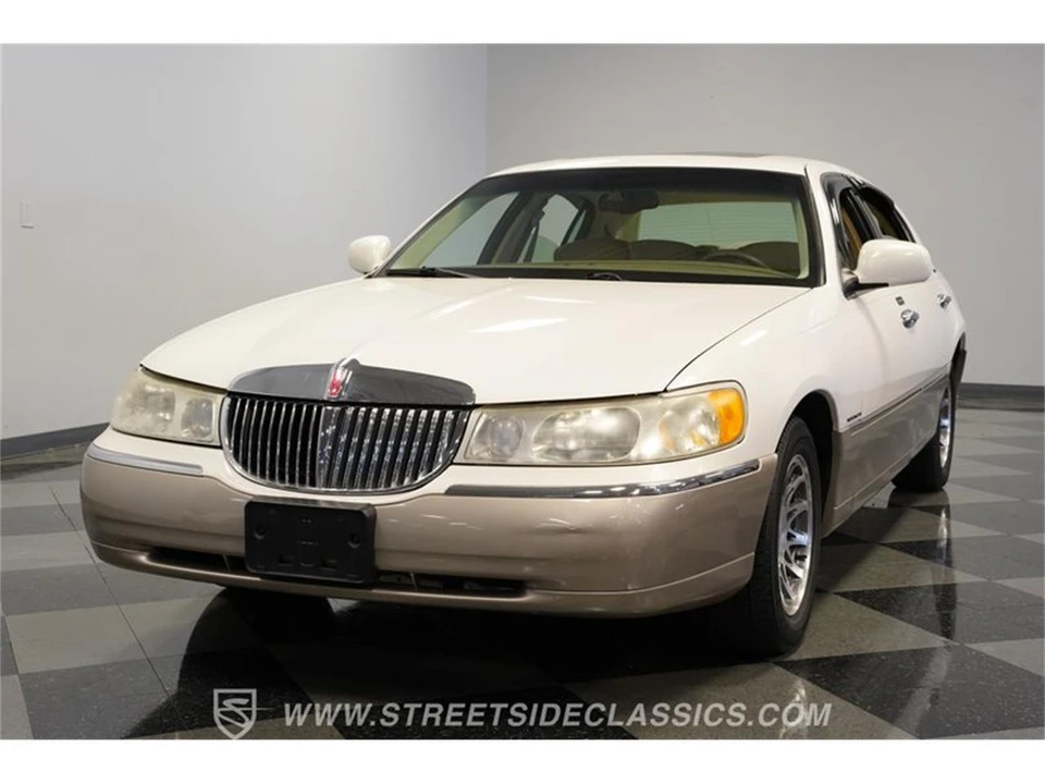 2000 Lincoln Town Car - Image 17 of 31