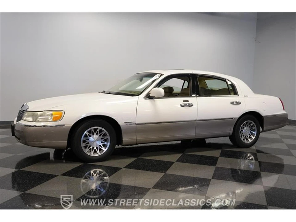 2000 Lincoln Town Car - Image 5 of 31