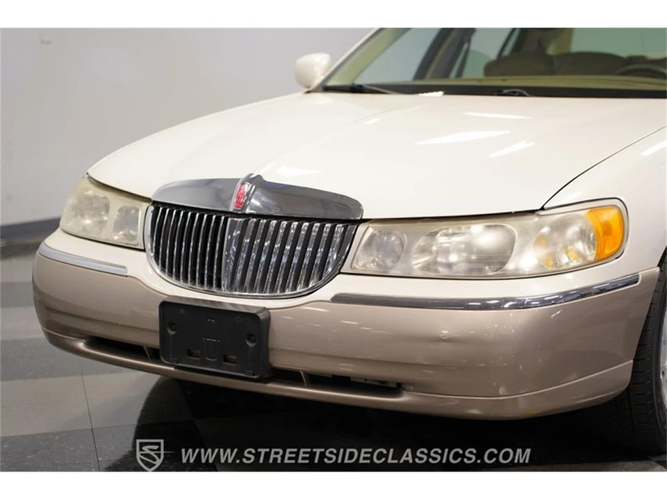 2000 Lincoln Town Car - Image 18 of 31