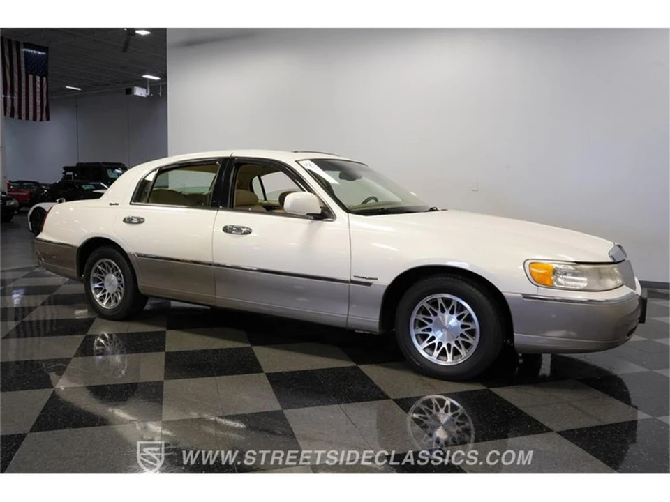 2000 Lincoln Town Car - Image 14 of 31