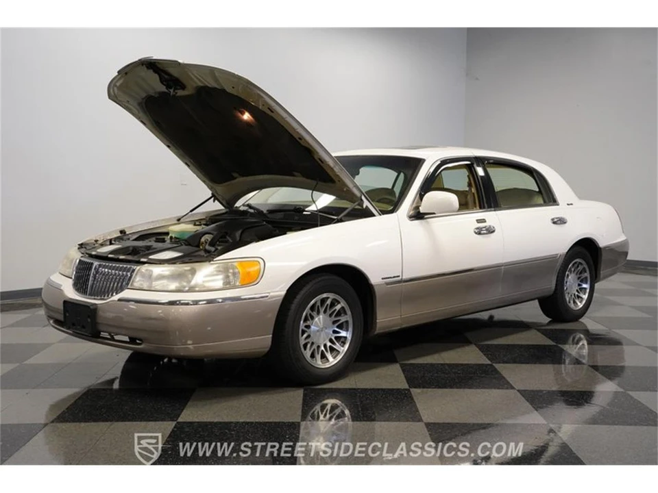 2000 Lincoln Town Car - Image 30 of 31