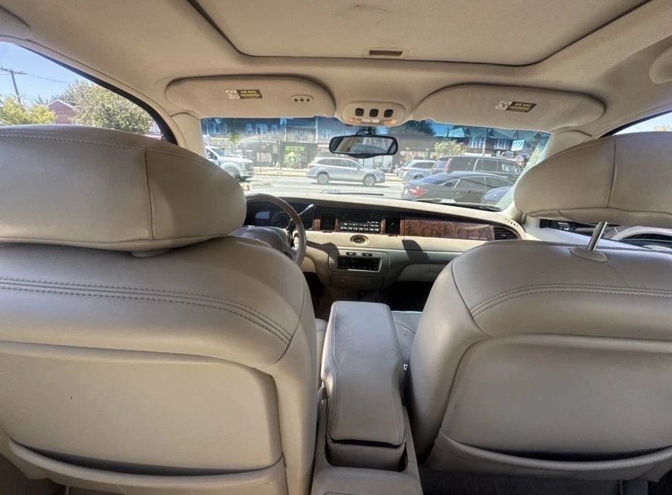 2000 Lincoln Town Car - Image 7 of 10