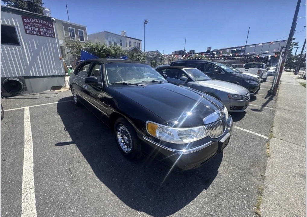 2000 Lincoln Town Car - Image 3 of 10