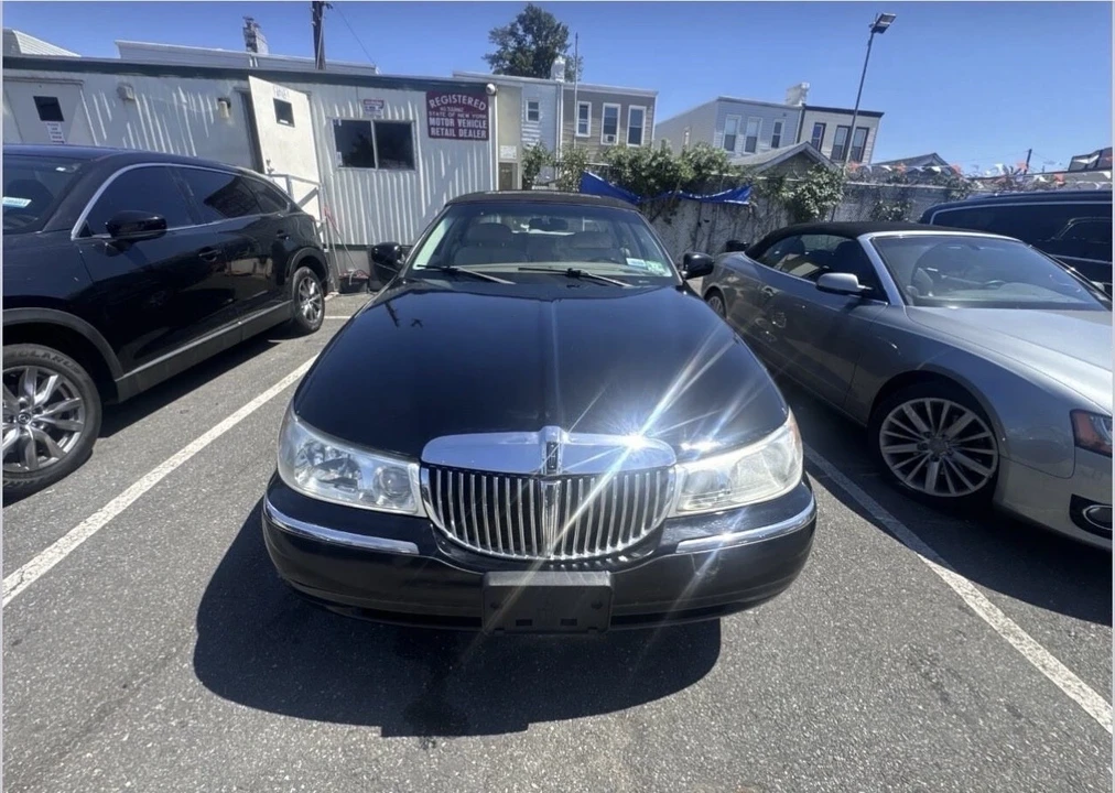 2000 Lincoln Town Car - Image 4 of 10