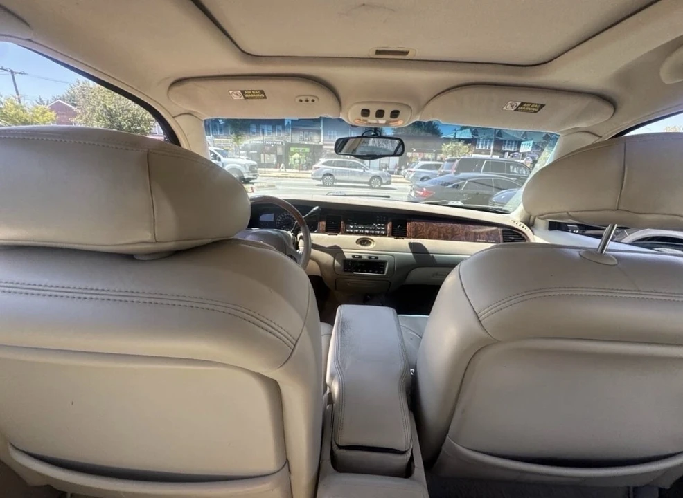 2000 Lincoln Town Car - Image 8 of 10
