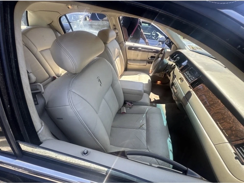 2000 Lincoln Town Car - Image 6 of 10