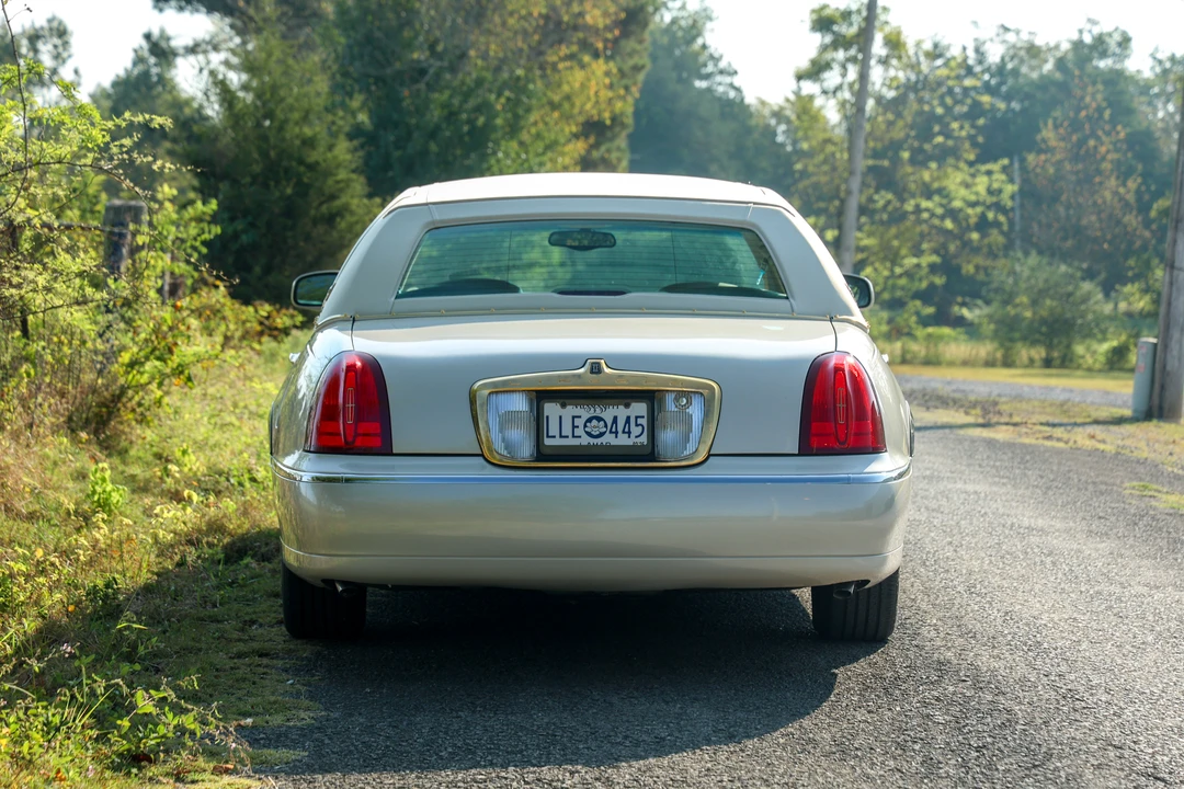 2000 Lincoln Town Car - Image 6 of 31