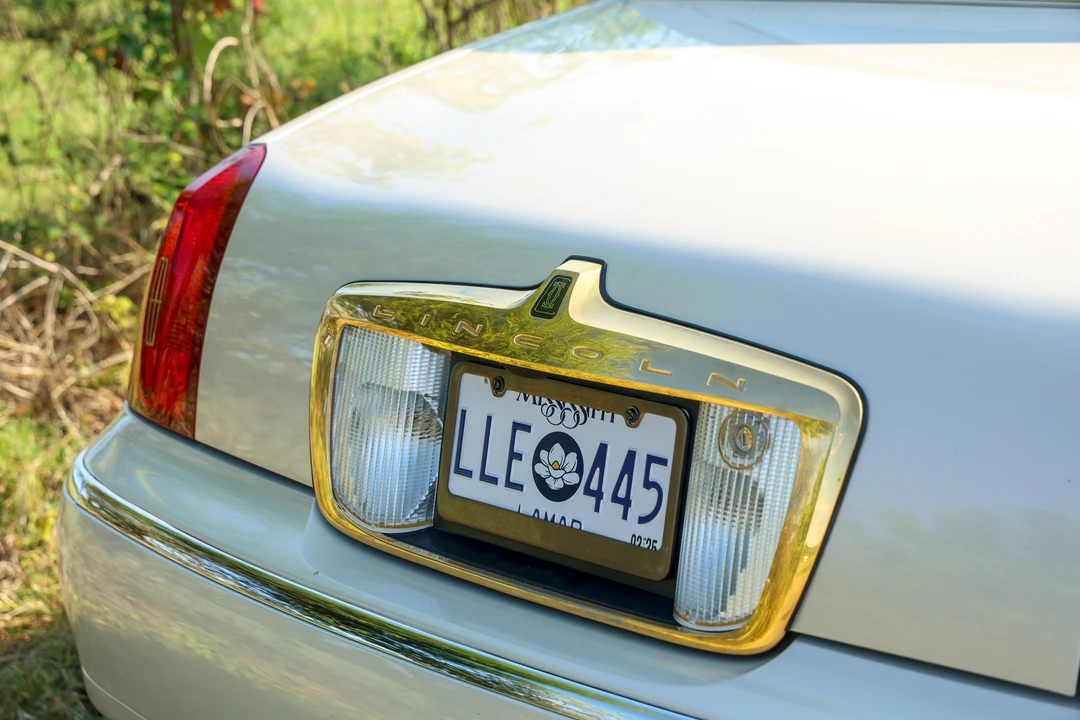 2000 Lincoln Town Car - Image 23 of 31