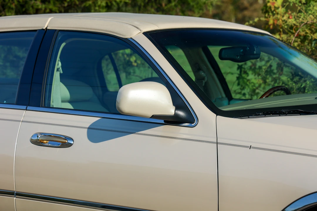 2000 Lincoln Town Car - Image 14 of 31