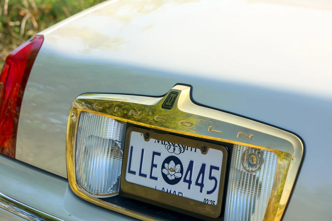 2000 Lincoln Town Car - Image 25 of 31