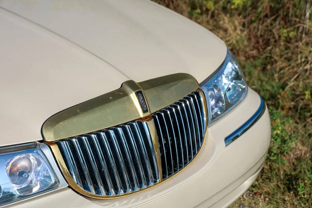 2000 Lincoln Town Car - Image 29 of 31