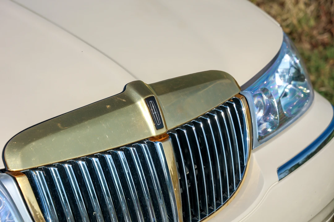 2000 Lincoln Town Car - Image 30 of 31