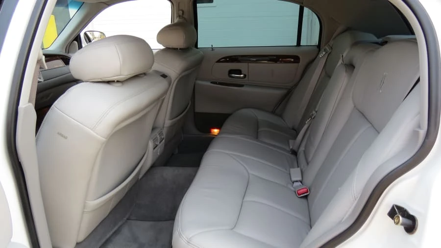 2000 Lincoln Town Car - Image 5 of 13