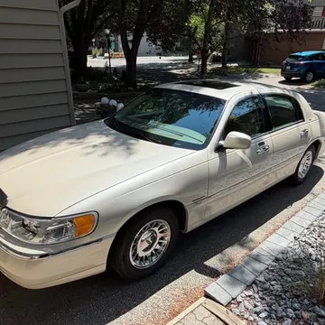 2000 Lincoln Town Car Cartier