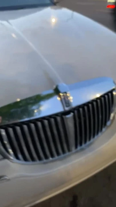 2000 Lincoln Town Car - Image 2 of 2