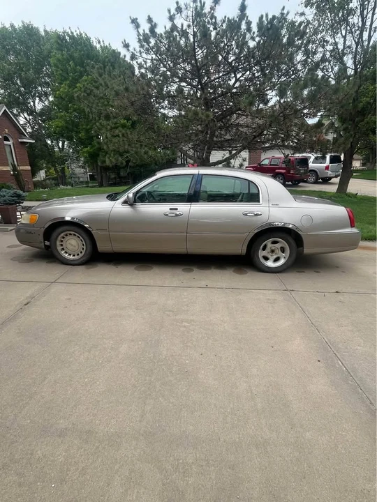2000 Lincoln Town Car - Image 6 of 13