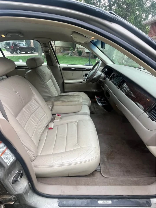 2000 Lincoln Town Car - Image 13 of 13