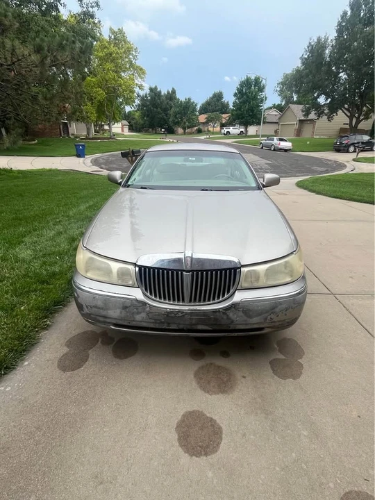 2000 Lincoln Town Car - Image 8 of 13
