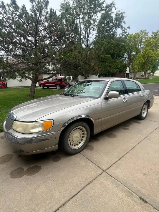 2000 Lincoln Town Car - Image 7 of 13