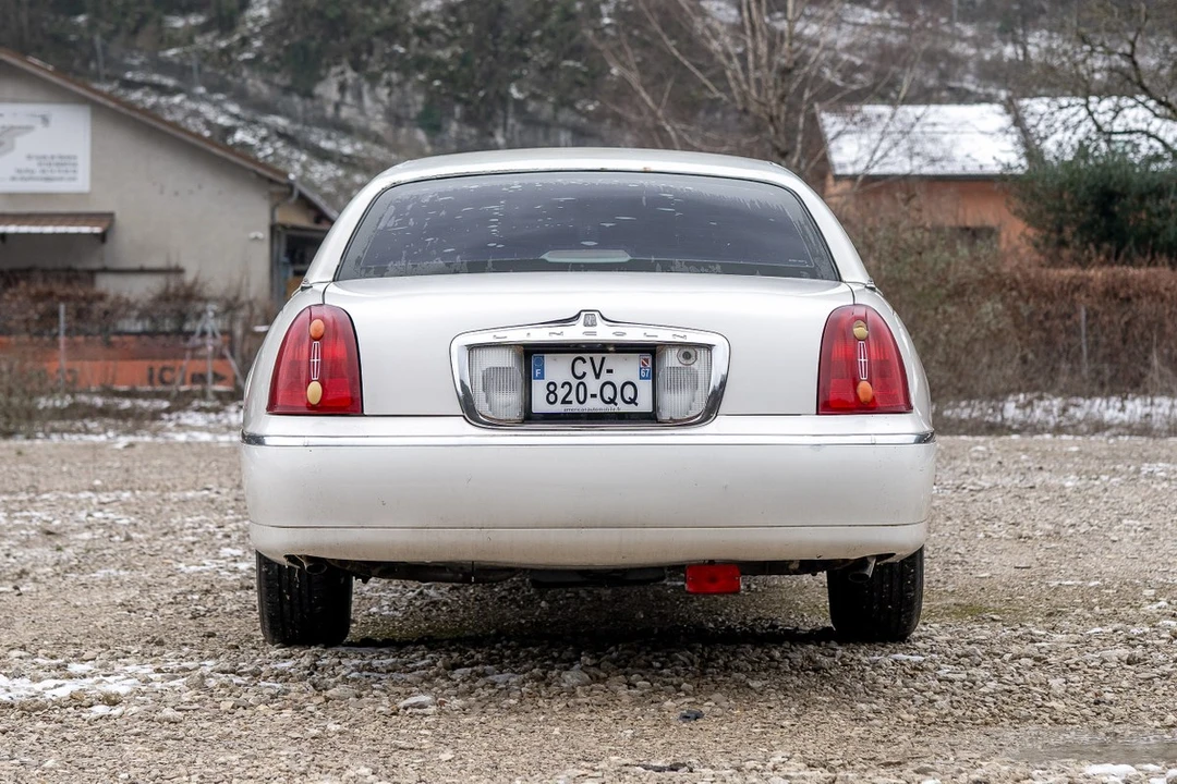 2007 Lincoln Town Car - Image 16 of 30