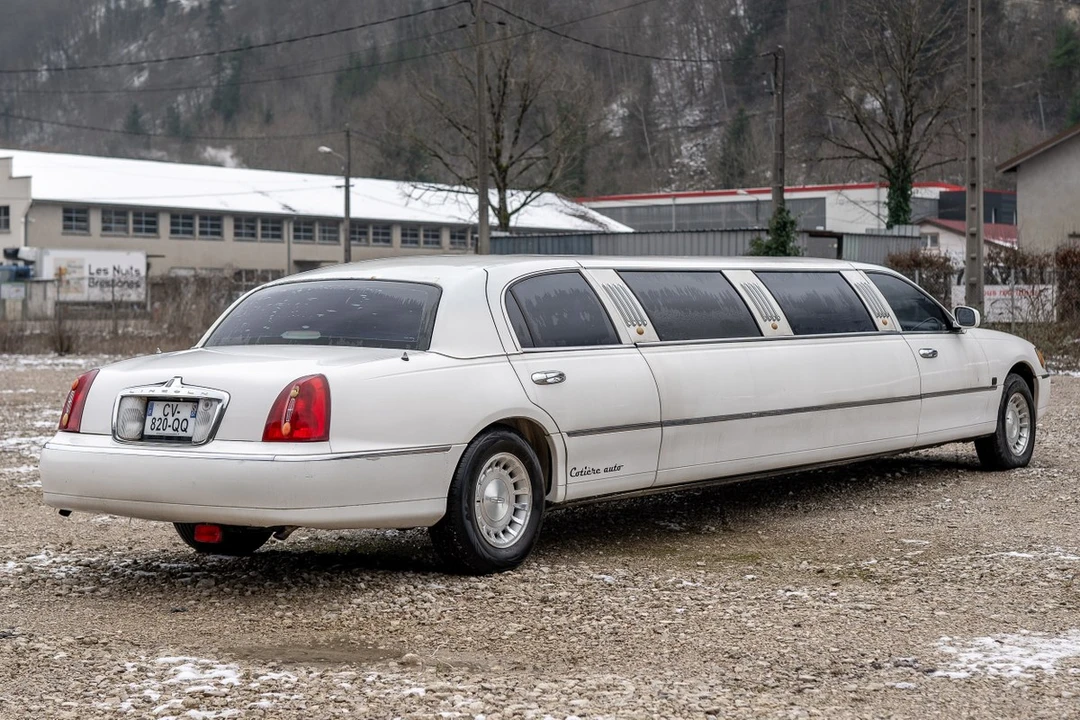 2007 Lincoln Town Car - Image 18 of 30