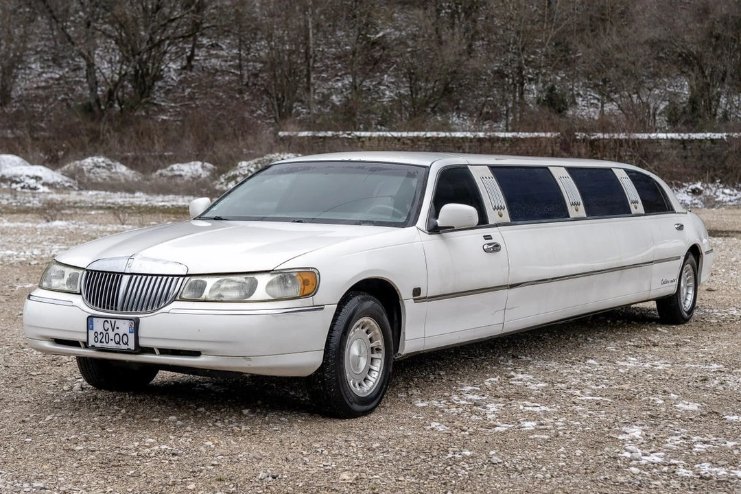 2007 Lincoln Town Car - Image 10 of 30