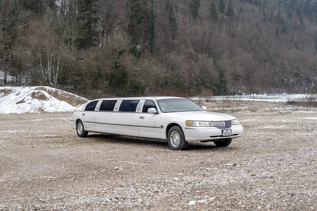 2007 Lincoln Town Car - Image 5 of 30