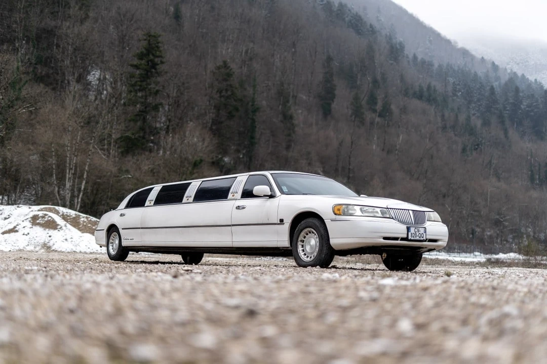 2007 Lincoln Town Car - Image 3 of 30