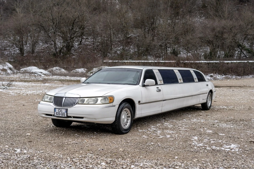 2007 Lincoln Town Car - Image 9 of 30